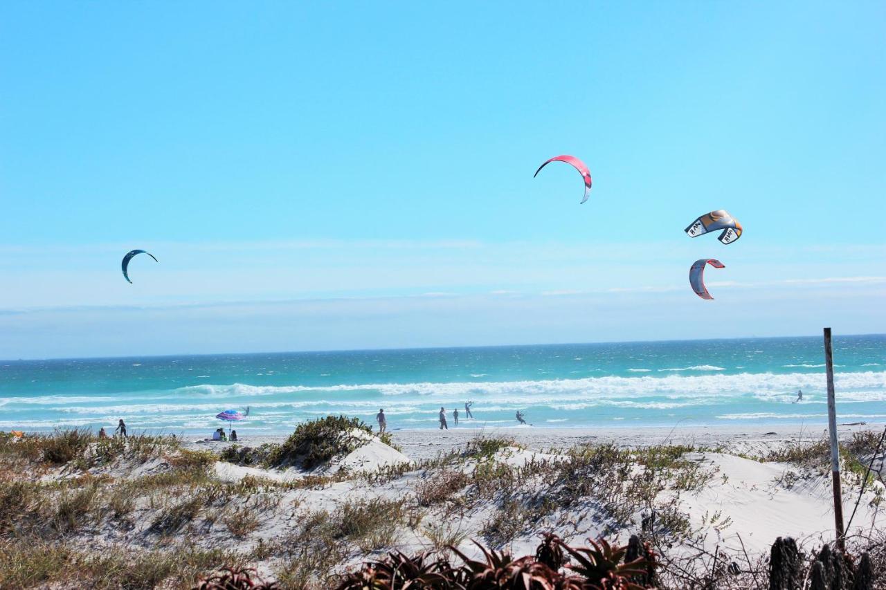 14 Penguin Place, Melkbosstrand Esterno foto